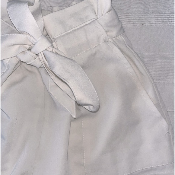 Lovalot - white tailored shorts - size 6 - Picture 2 of 6
